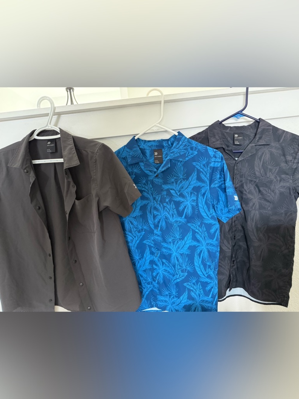 all in motion Blue Palm Print Short-Sleeve Button-Down Shirt